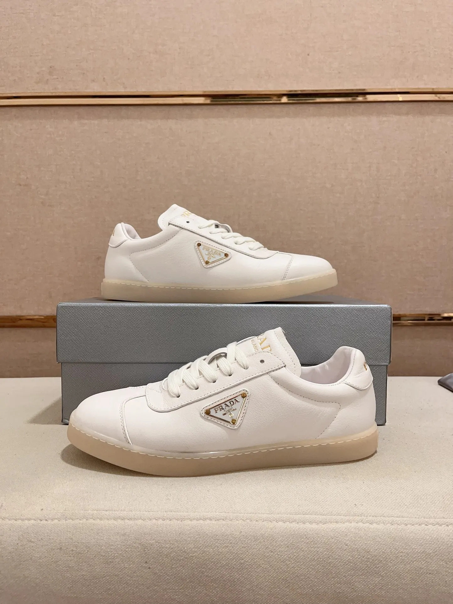 Men's Men's Shoes 💰 500💰 ✔️✔️✔️Higher version High-quality new PRADA (Prada) counters are launched simultaneously. The new men's shoes and 😘fabrics are made of high-tech glue-making technology. Lining: Full cowhide lining. 👍🏿 High-end ☄️ air-cushion molded anti-slip rubber outsole, exquisite lines, simple and elegant, comfortable and high-end for leisure travel. Code number: 38 to 44 (45 can be customized and cannot be returned or exchanged)